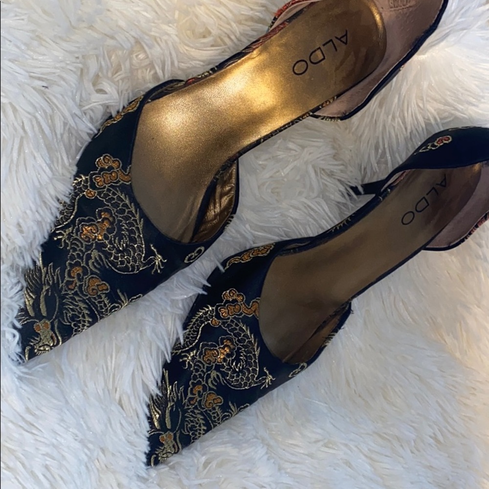 Pointy toe Aldo heels!